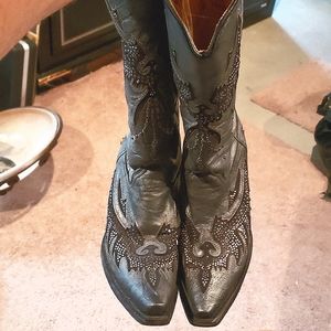 Womans size 8 cowboy boots